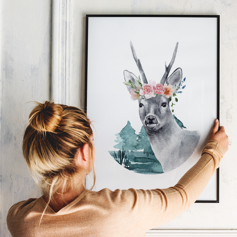 Minimalistisches Poster mit Hirschen und Blumen